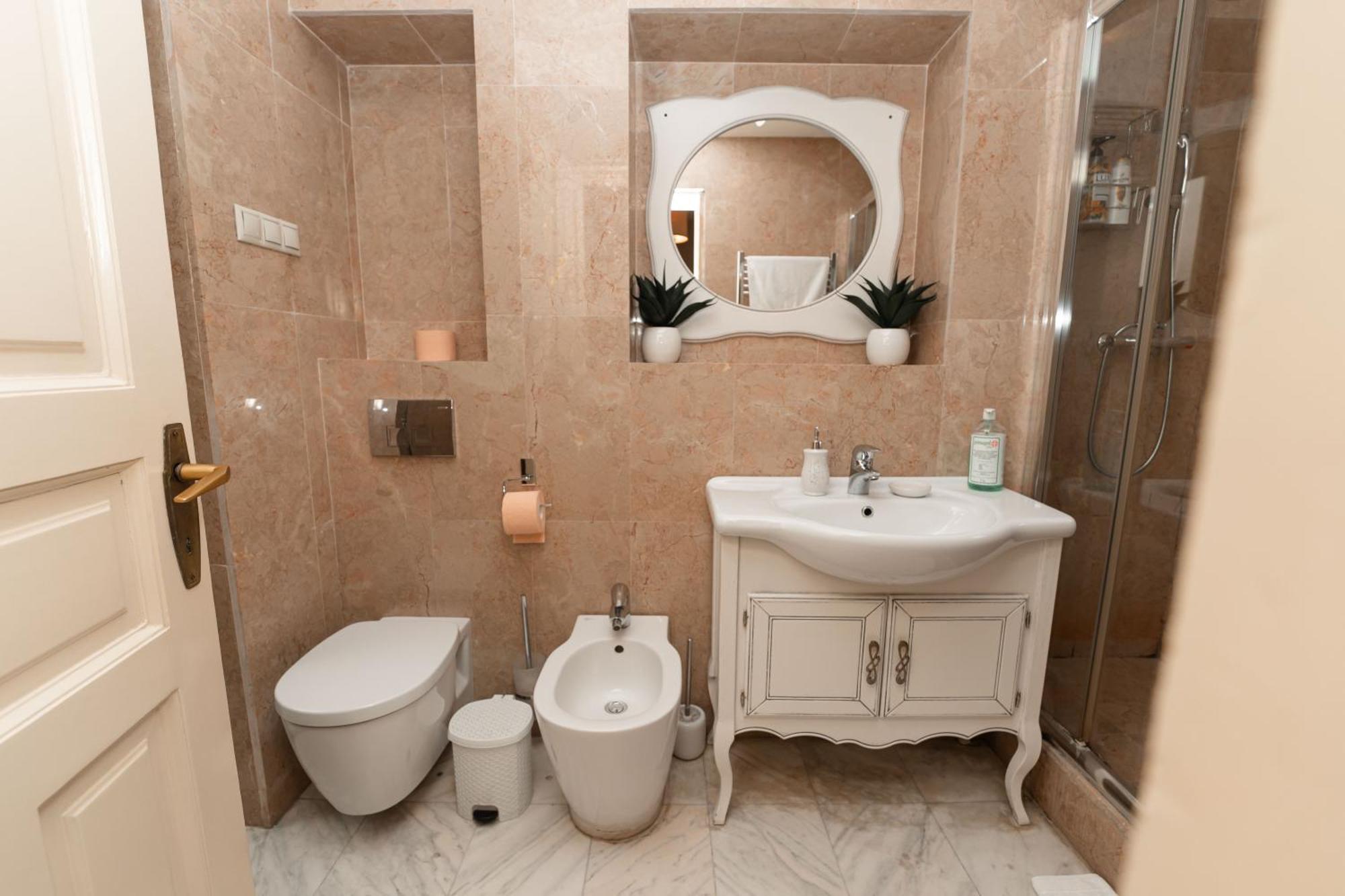 George&Dragon Rooms Бухарест Екстер'єр фото