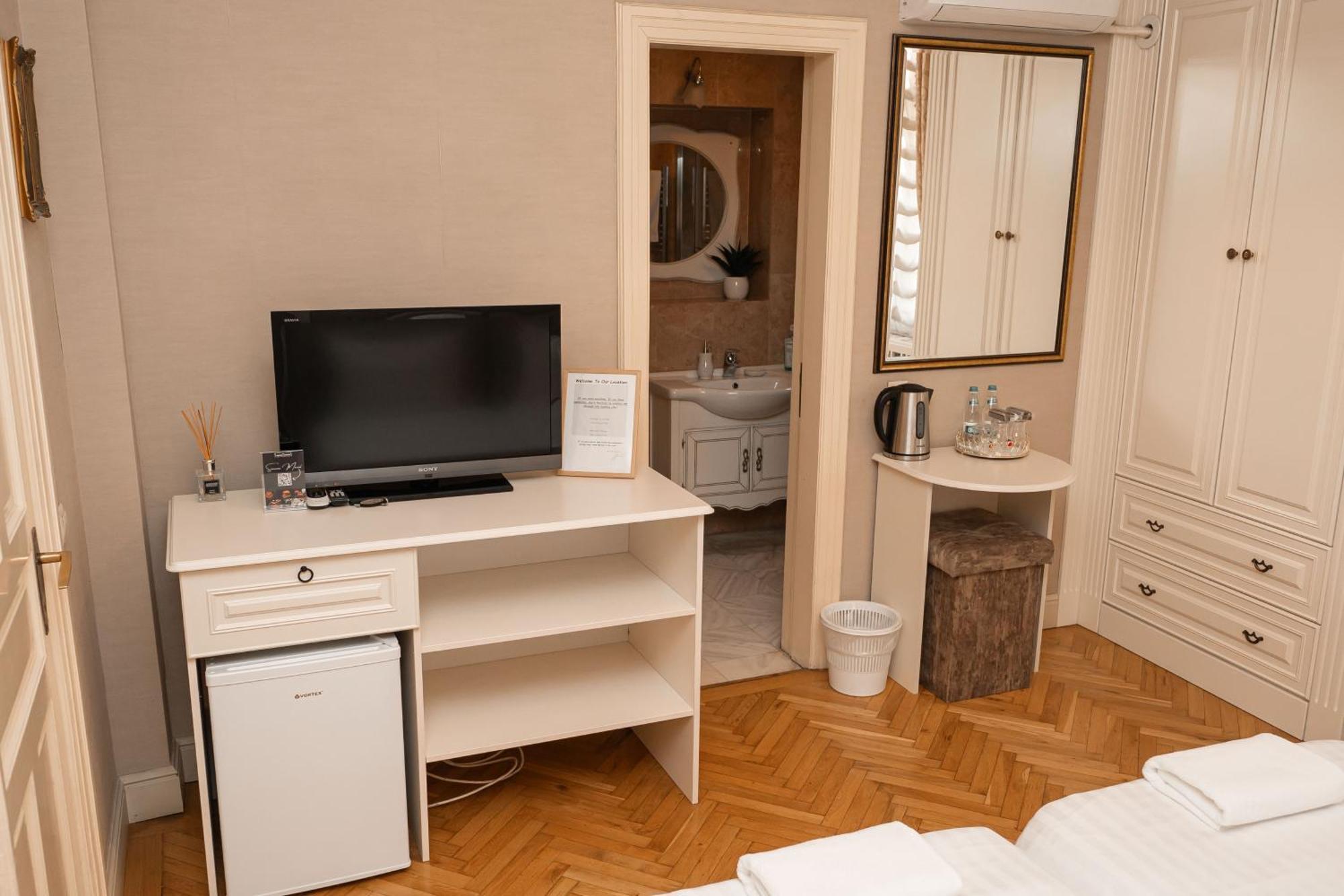 George&Dragon Rooms Бухарест Екстер'єр фото