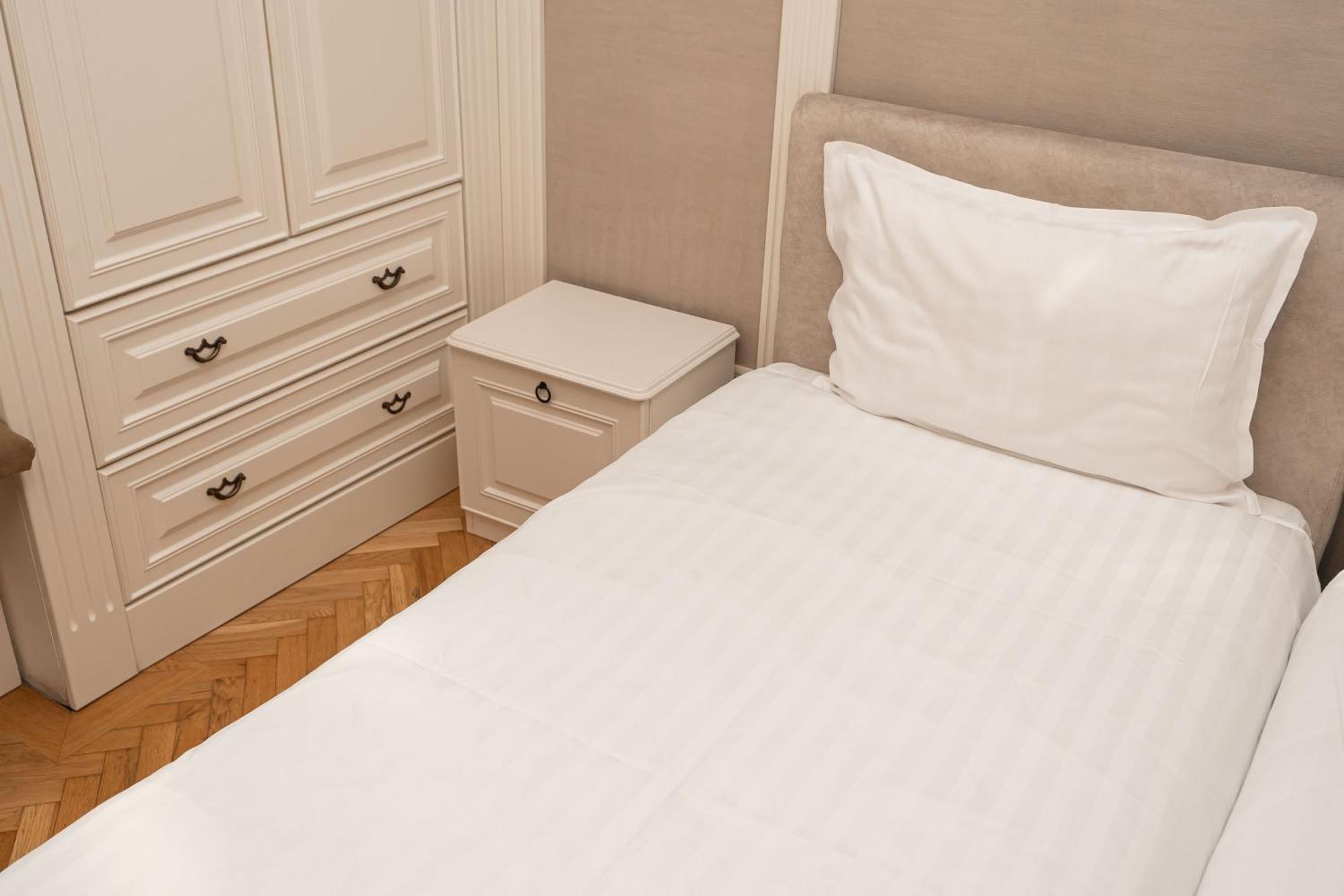 George&Dragon Rooms Бухарест Екстер'єр фото