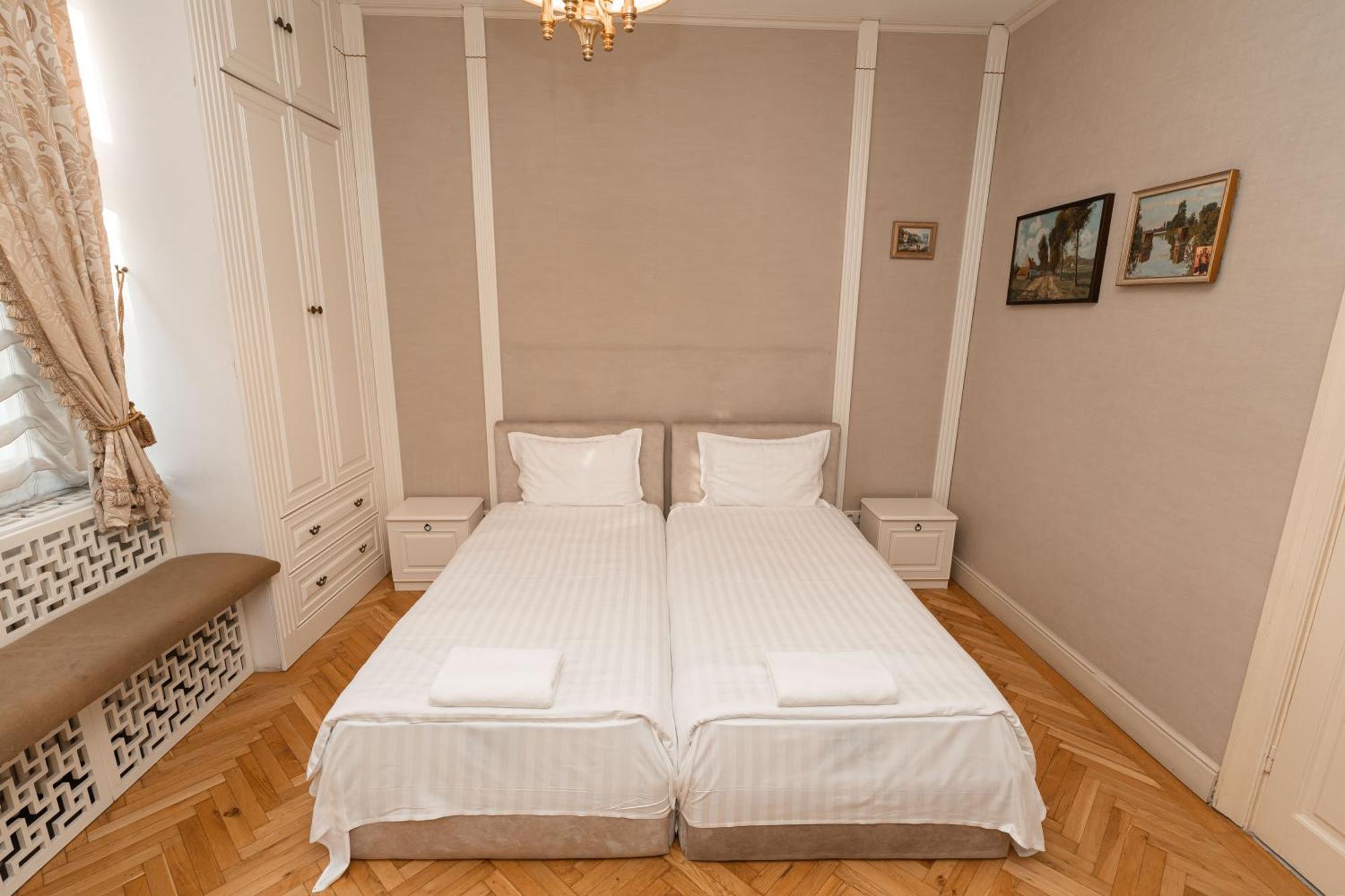 George&Dragon Rooms Бухарест Екстер'єр фото