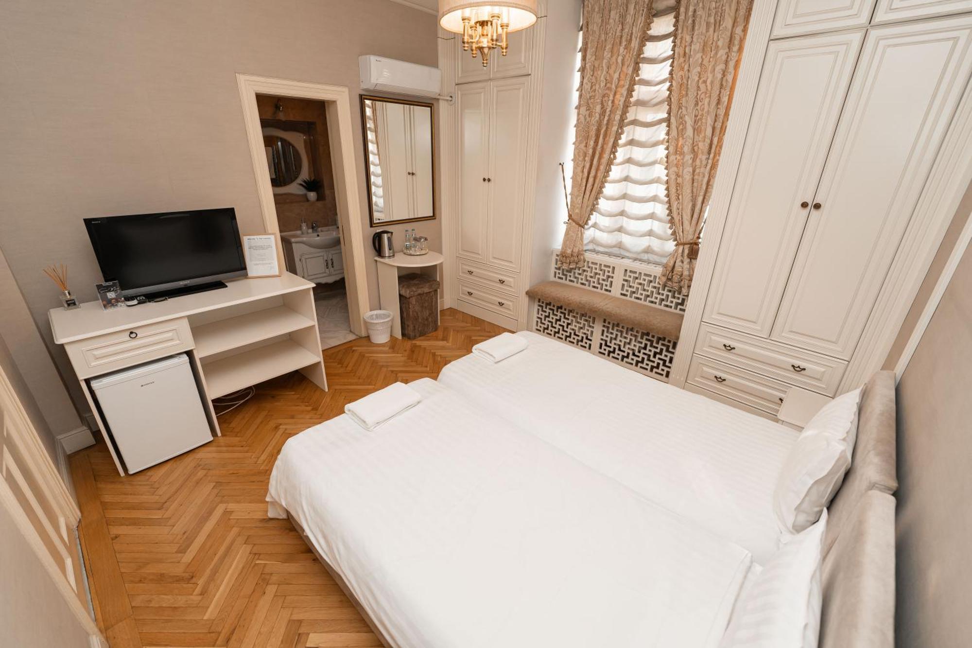 George&Dragon Rooms Бухарест Екстер'єр фото