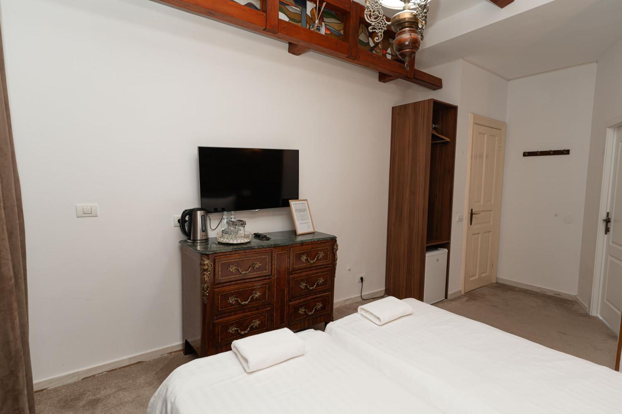 George&Dragon Rooms Бухарест Екстер'єр фото