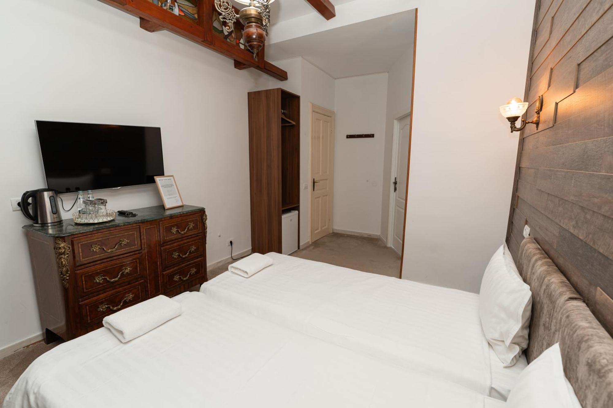 George&Dragon Rooms Бухарест Екстер'єр фото