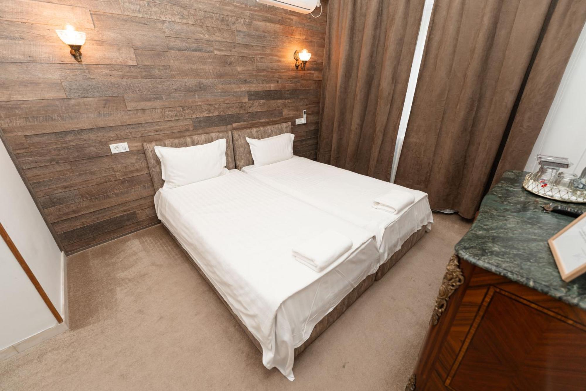 George&Dragon Rooms Бухарест Екстер'єр фото