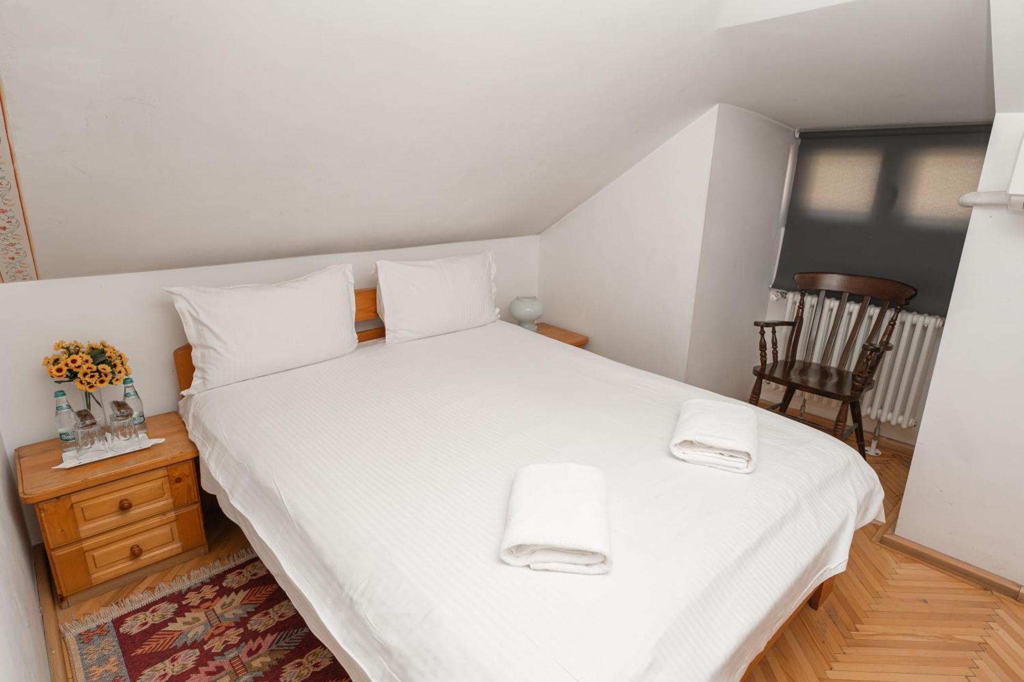 George&Dragon Rooms Бухарест Екстер'єр фото