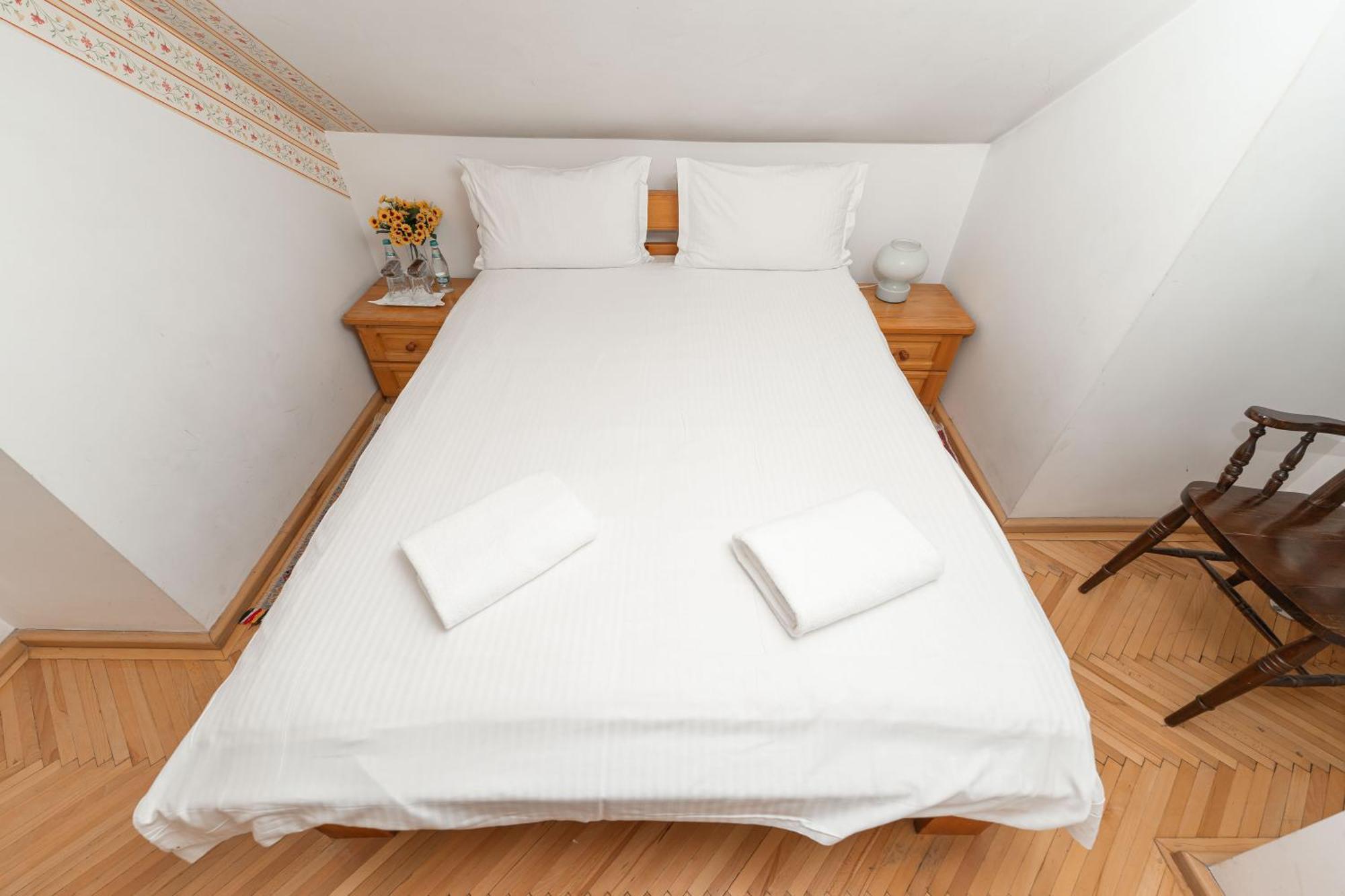 George&Dragon Rooms Бухарест Екстер'єр фото