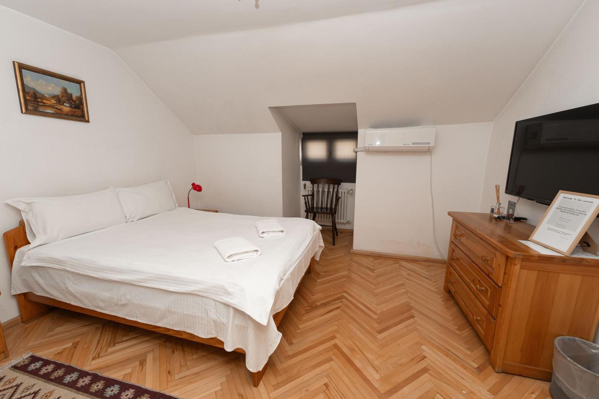 George&Dragon Rooms Бухарест Екстер'єр фото