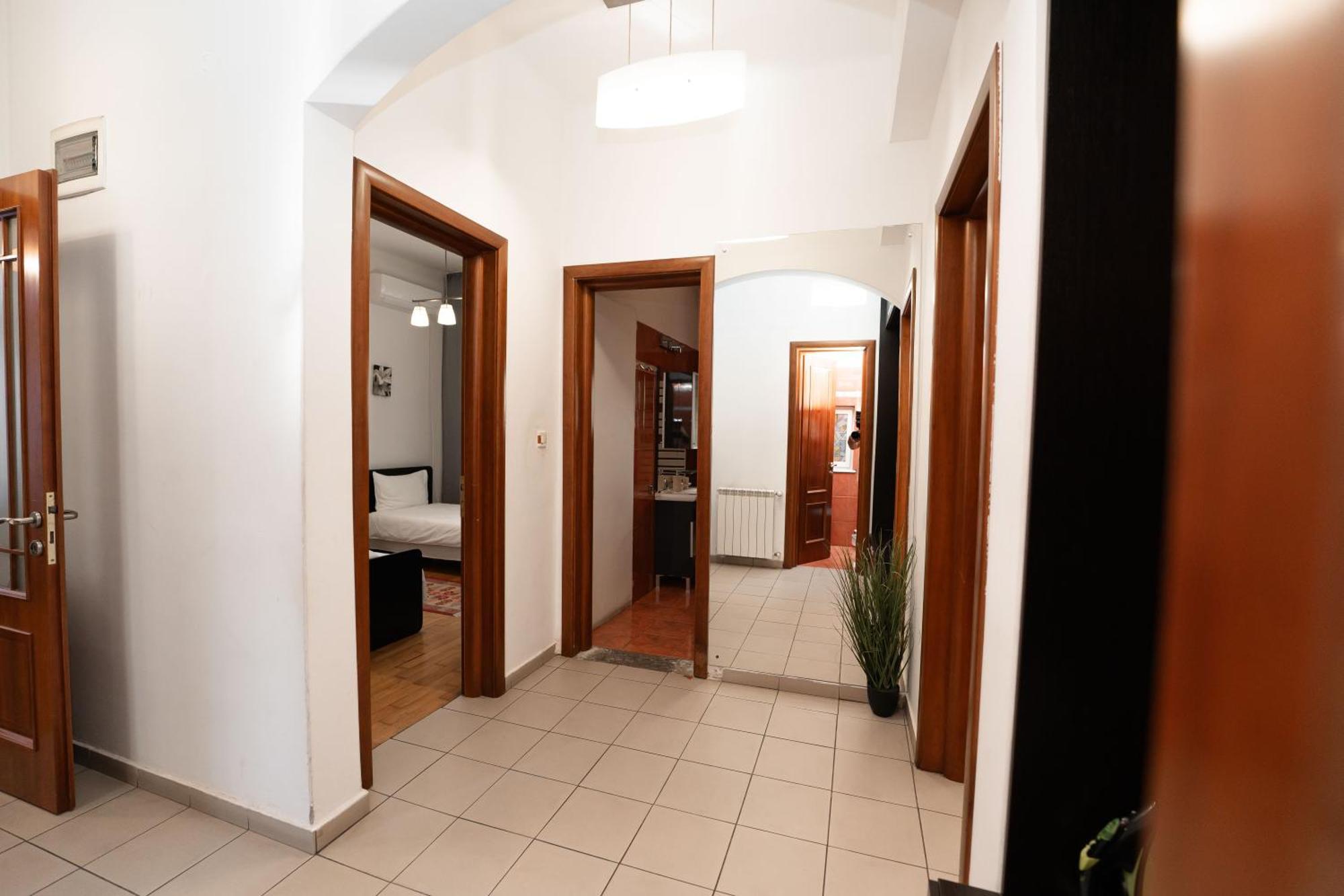 George&Dragon Rooms Бухарест Екстер'єр фото